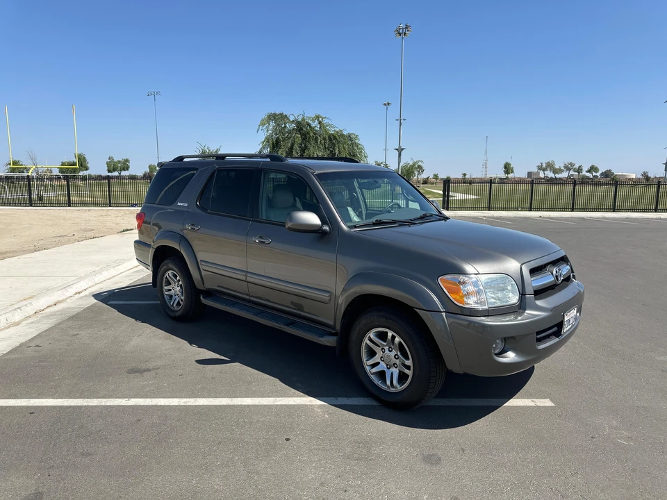 2005 Toyota Sequoia 1st Gen - Image 14 of 31
