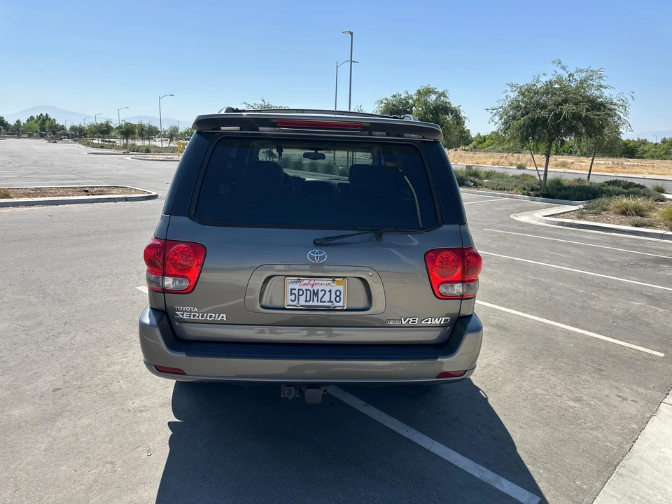 2005 Toyota Sequoia 1st Gen - Image 11 of 31