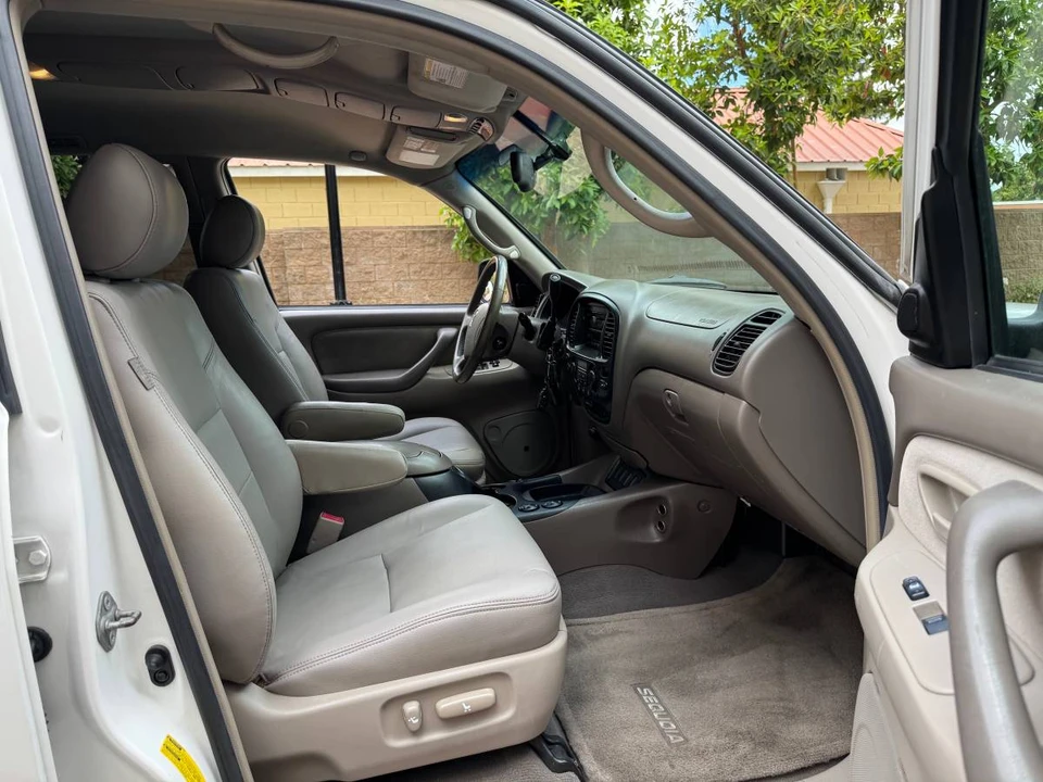 2005 Toyota Sequoia 1st Gen - Image 14 of 22