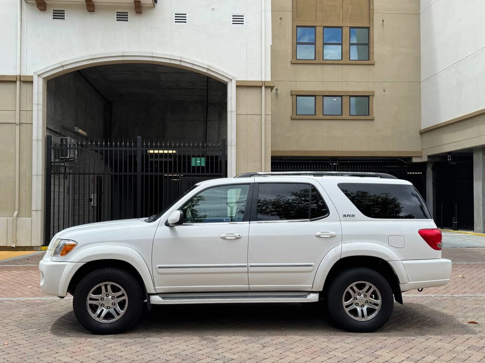 2005 Toyota Sequoia 1st Gen - Image 2 of 22