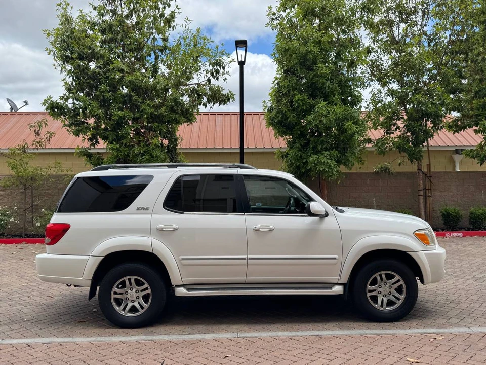 2005 Toyota Sequoia 1st Gen - Image 4 of 22