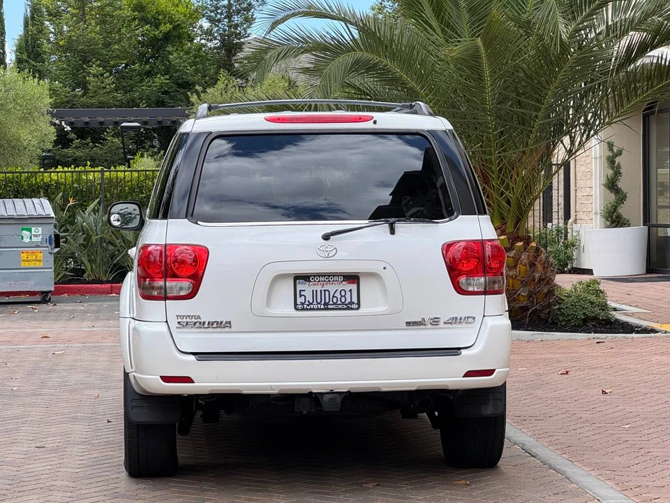 2005 Toyota Sequoia 1st Gen - Image 7 of 22