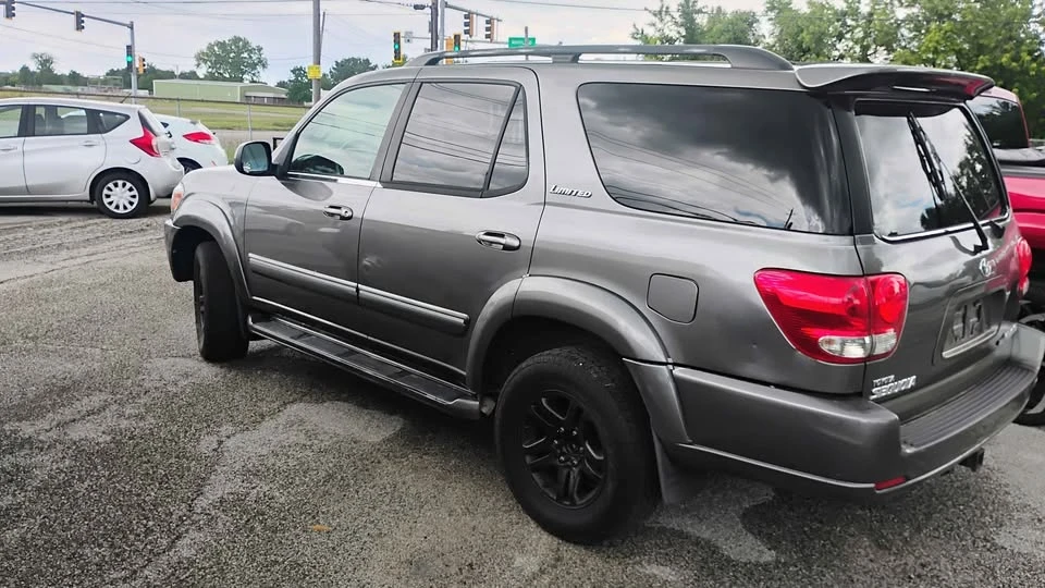 2005 Toyota Sequoia 1st Gen - Image 2 of 7