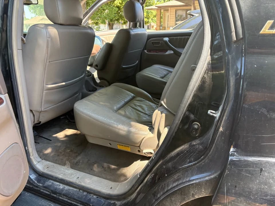 2005 Toyota Sequoia 1st Gen - Image 10 of 11