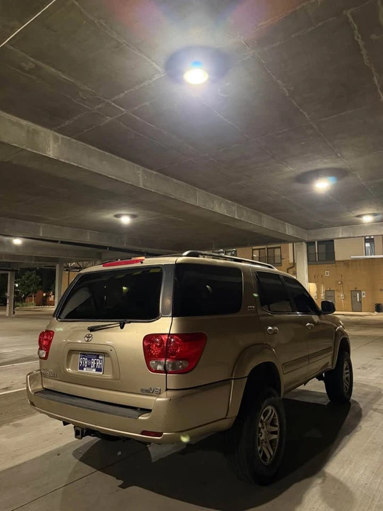 2005 Toyota Sequoia 1st Gen - Image 4 of 8