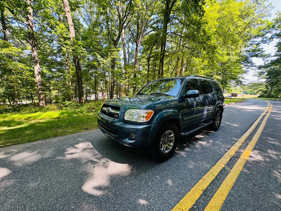 2005 Toyota Sequoia 1st Gen - Image 3 of 31