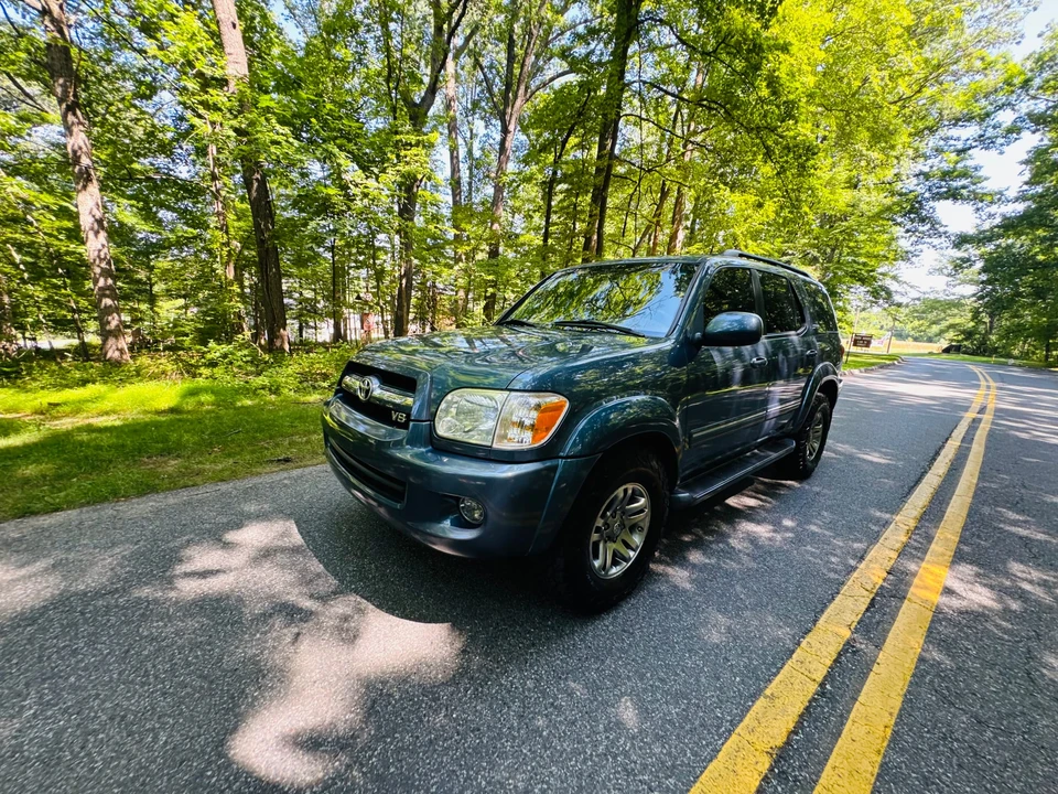 2005 Toyota Sequoia 1st Gen - Image 4 of 31