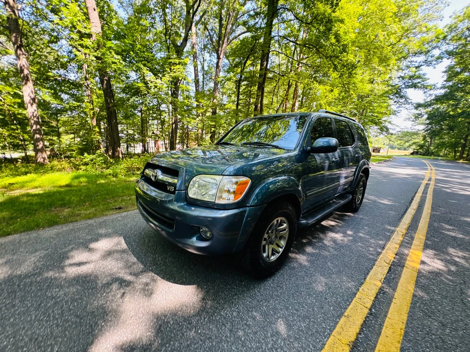 2005 Toyota Sequoia 1st Gen - Image 5 of 31