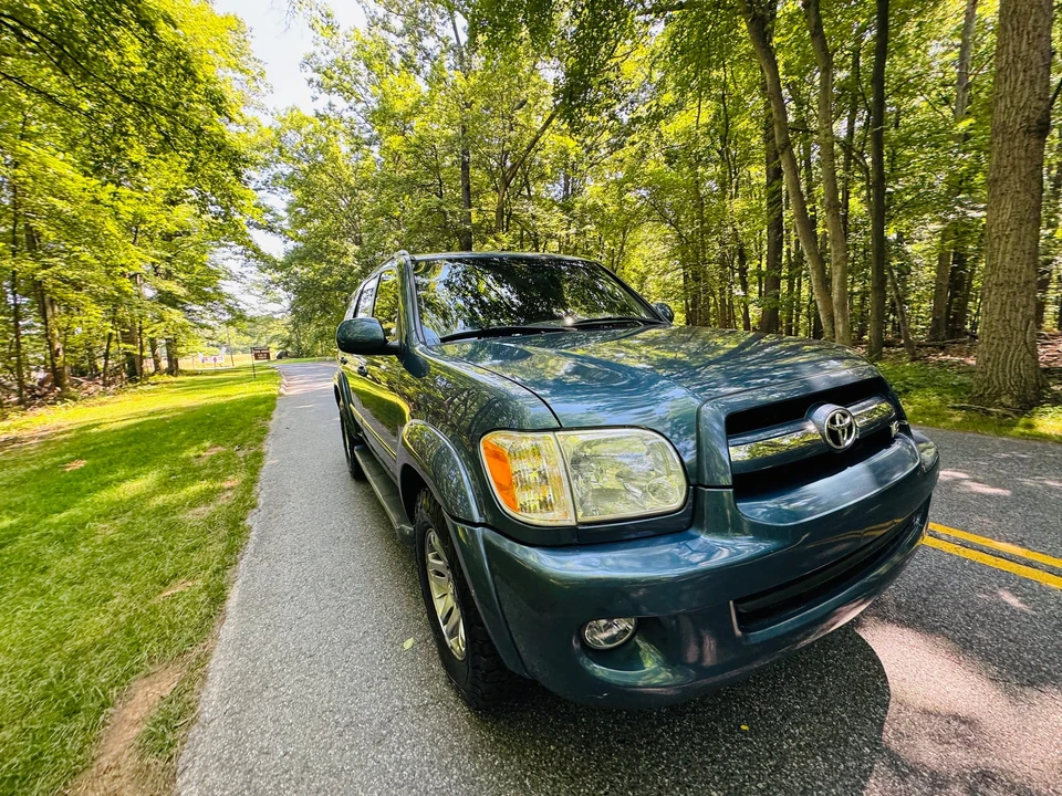 2005 Toyota Sequoia 1st Gen - Image 29 of 31