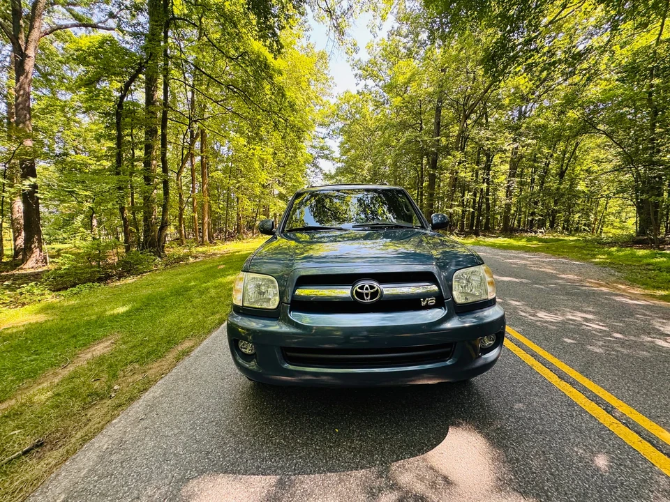 2005 Toyota Sequoia 1st Gen - Image 22 of 31