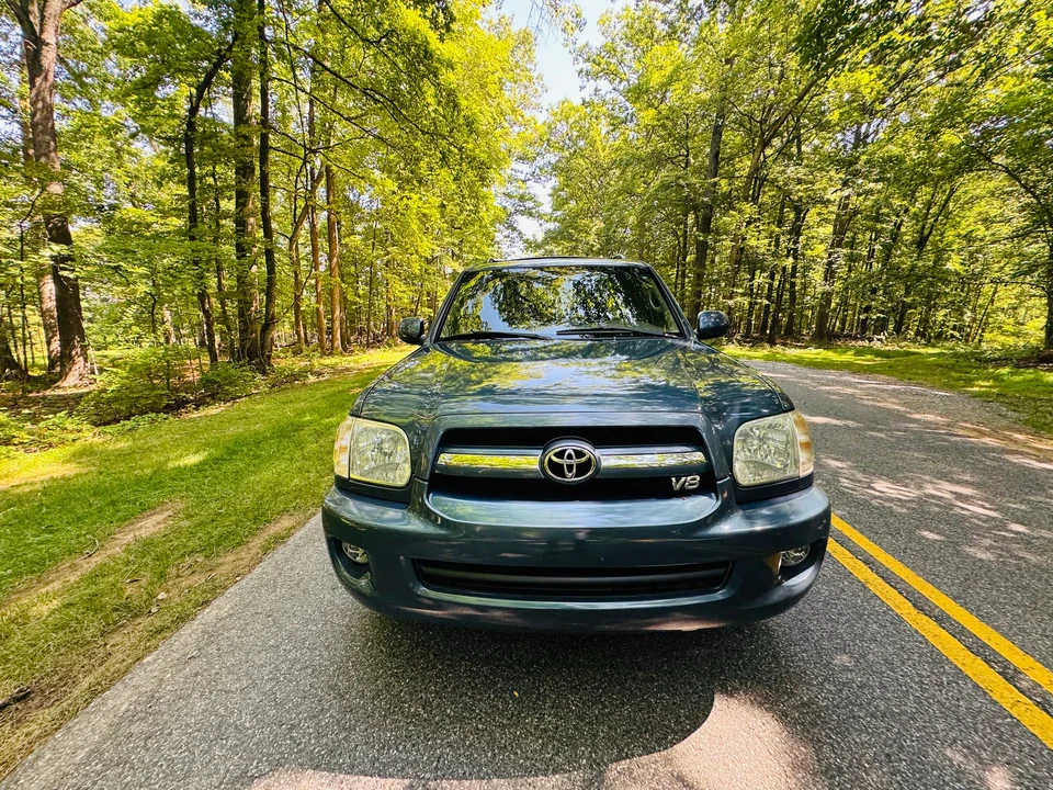 2005 Toyota Sequoia 1st Gen - Image 20 of 31