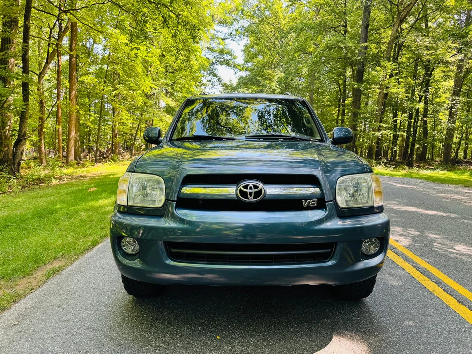 2005 Toyota Sequoia 1st Gen - Image 23 of 31