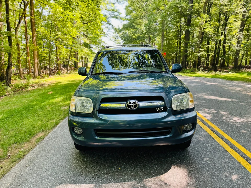 2005 Toyota Sequoia 1st Gen - Image 19 of 31