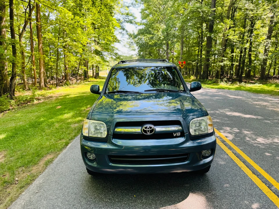 2005 Toyota Sequoia 1st Gen - Image 24 of 31