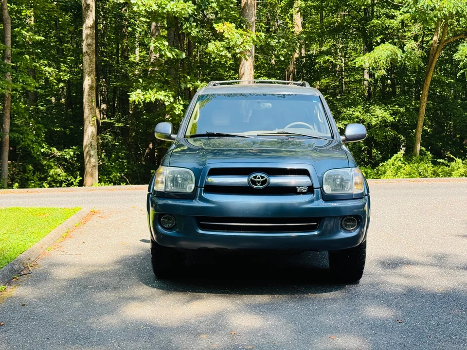 2005 Toyota Sequoia 1st Gen - Image 17 of 31