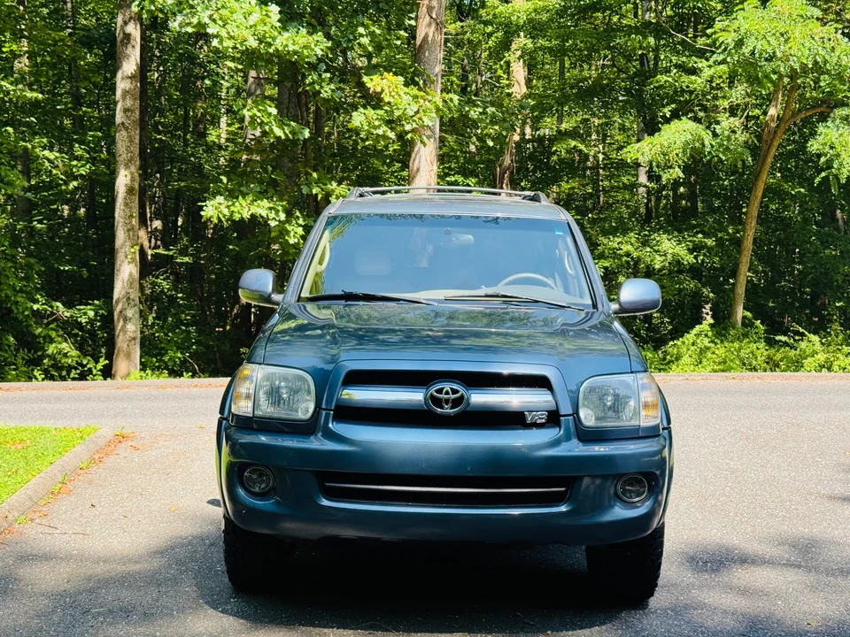 2005 Toyota Sequoia 1st Gen - Image 18 of 31