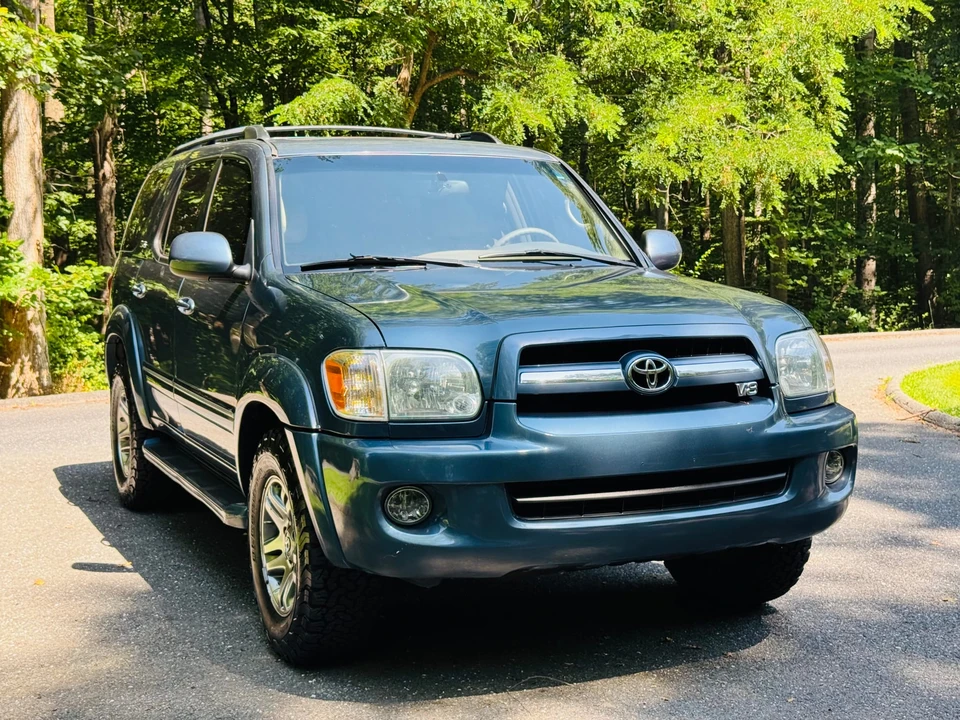 2005 Toyota Sequoia 1st Gen - Image 27 of 31