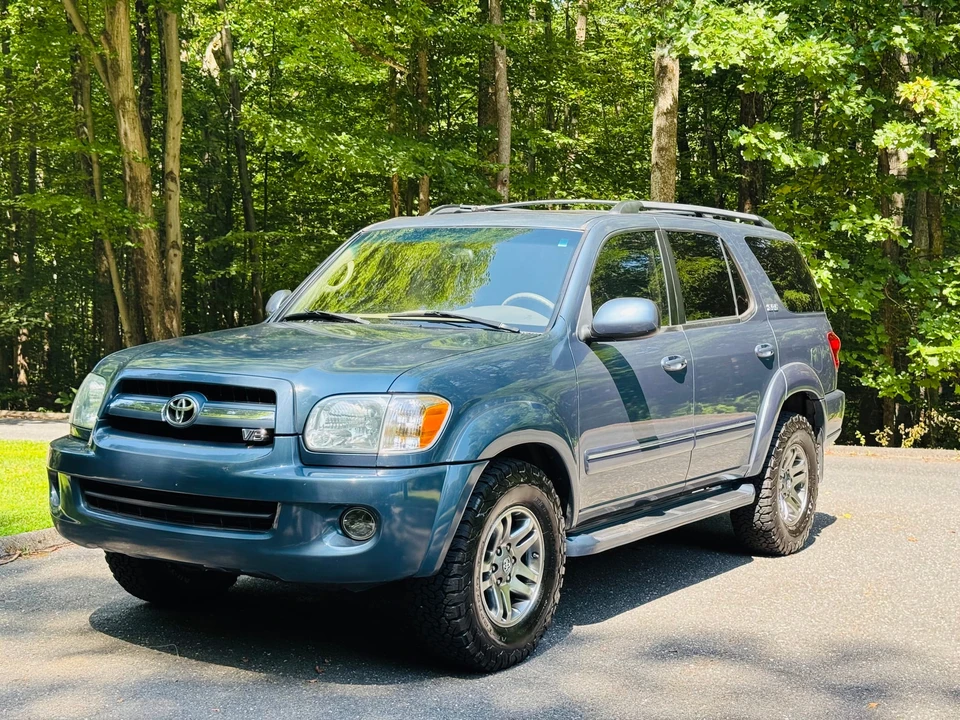 2005 Toyota Sequoia 1st Gen - Image 16 of 31