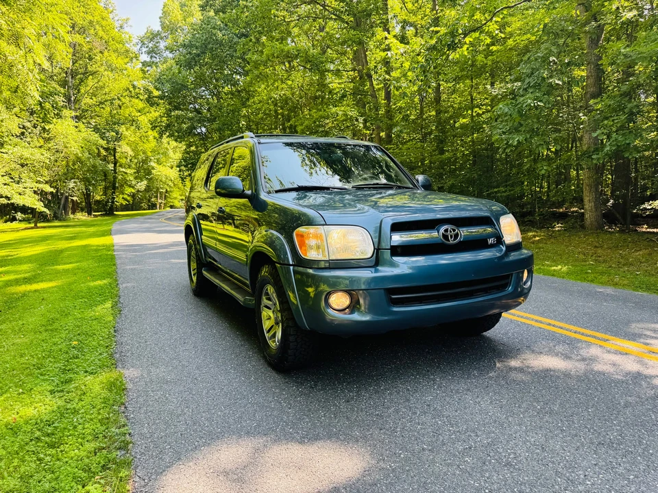 2005 Toyota Sequoia 1st Gen - Image 28 of 31