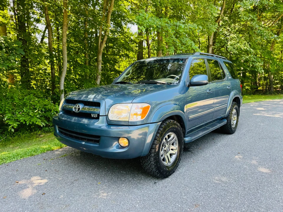 2005 Toyota Sequoia 1st Gen - Image 13 of 31