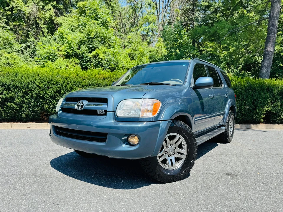 2005 Toyota Sequoia 1st Gen - Image 2 of 31
