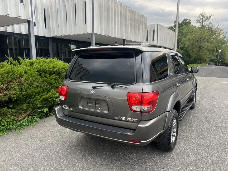2005 Toyota Sequoia 1st Gen - Image 30 of 31