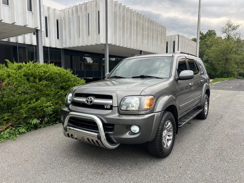 2005 Toyota Sequoia 1st Gen - Image 2 of 31