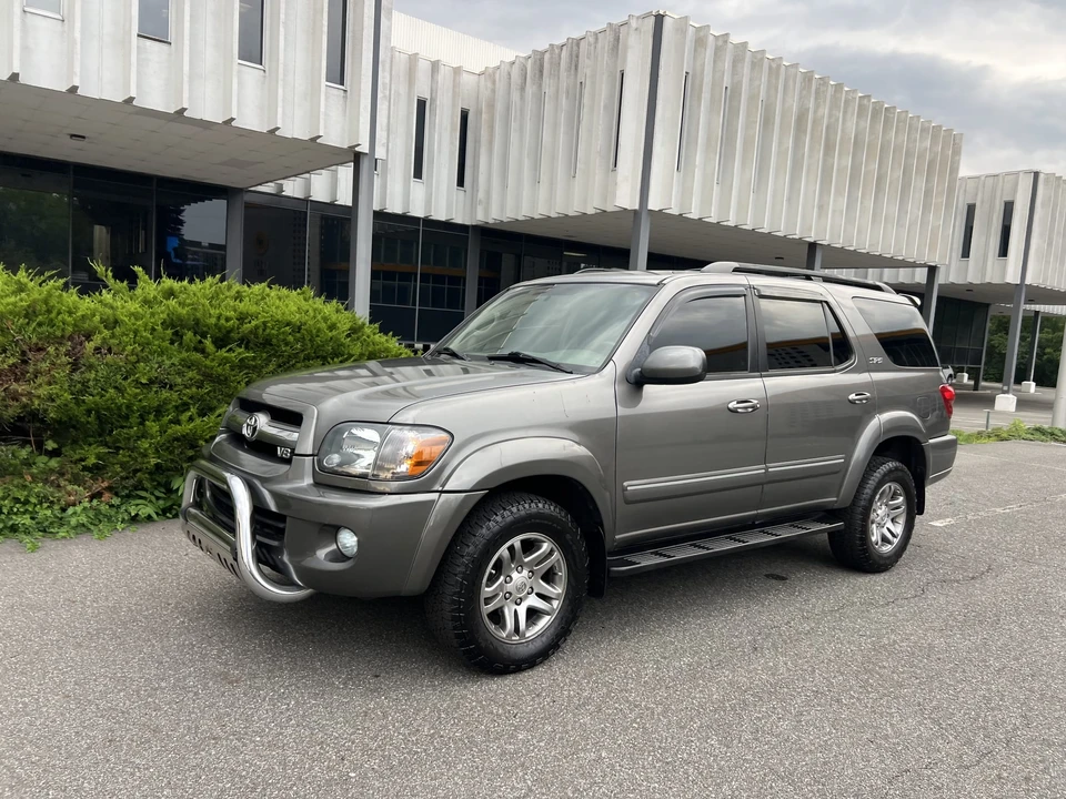 2005 Toyota Sequoia 1st Gen - Image 9 of 31