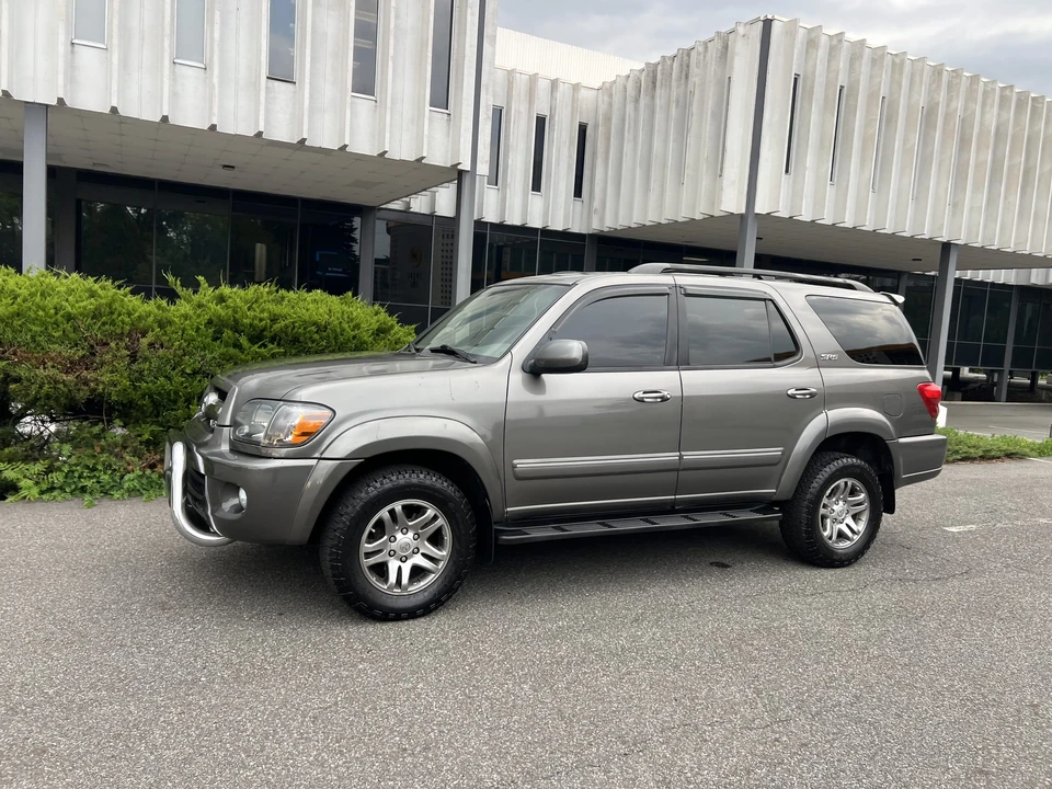 2005 Toyota Sequoia 1st Gen - Image 10 of 31