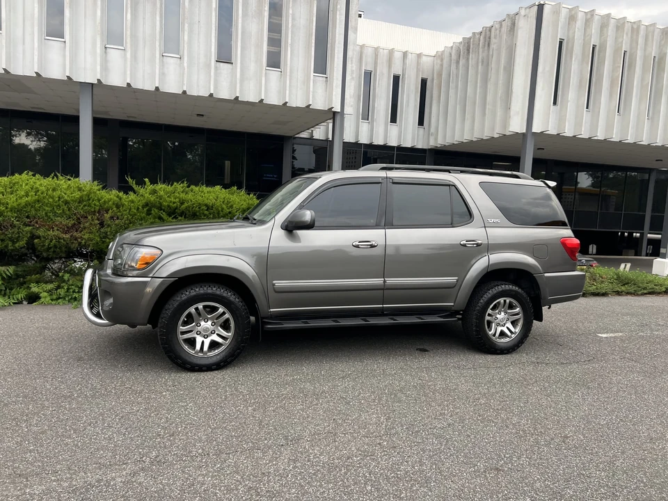 2005 Toyota Sequoia 1st Gen - Image 11 of 31