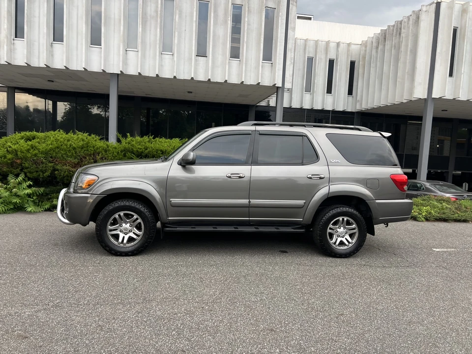 2005 Toyota Sequoia 1st Gen - Image 12 of 31