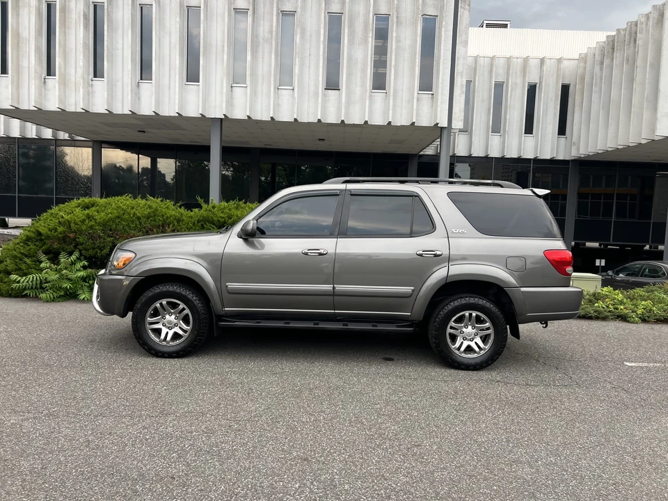 2005 Toyota Sequoia 1st Gen - Image 13 of 31