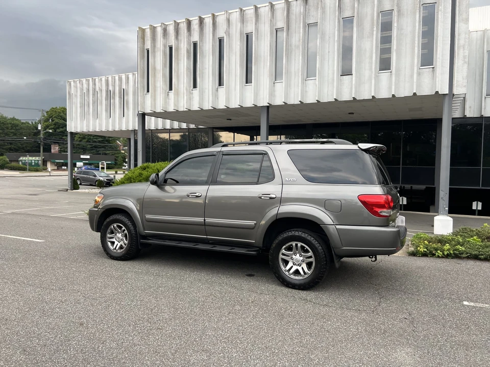 2005 Toyota Sequoia 1st Gen - Image 20 of 31