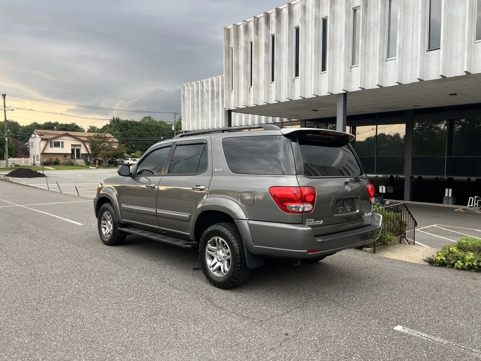 2005 Toyota Sequoia 1st Gen - Image 24 of 31