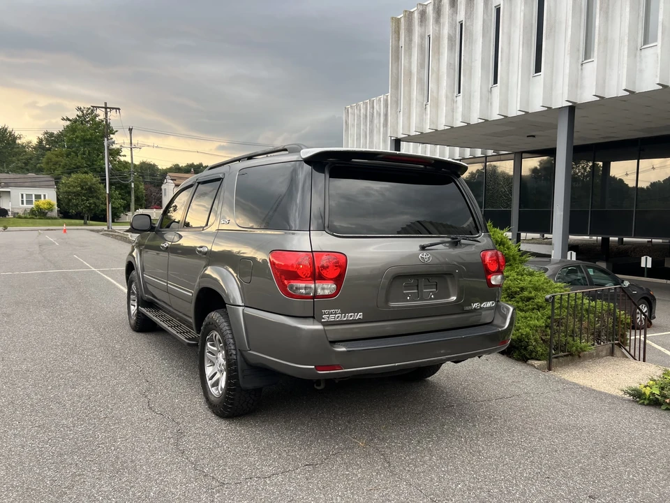 2005 Toyota Sequoia 1st Gen - Image 23 of 31
