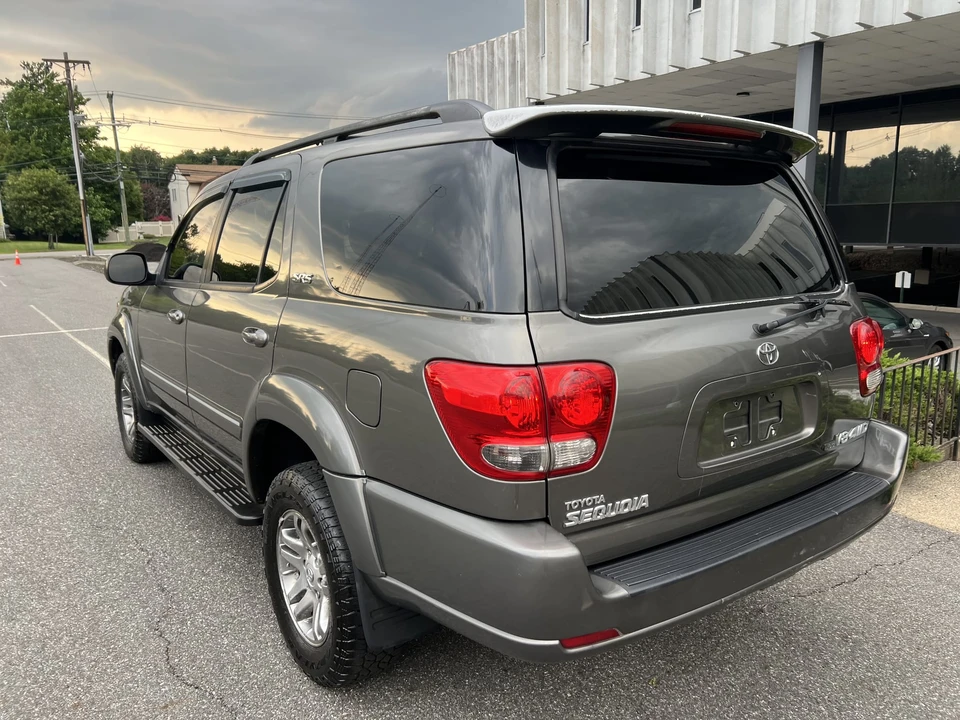 2005 Toyota Sequoia 1st Gen - Image 27 of 31