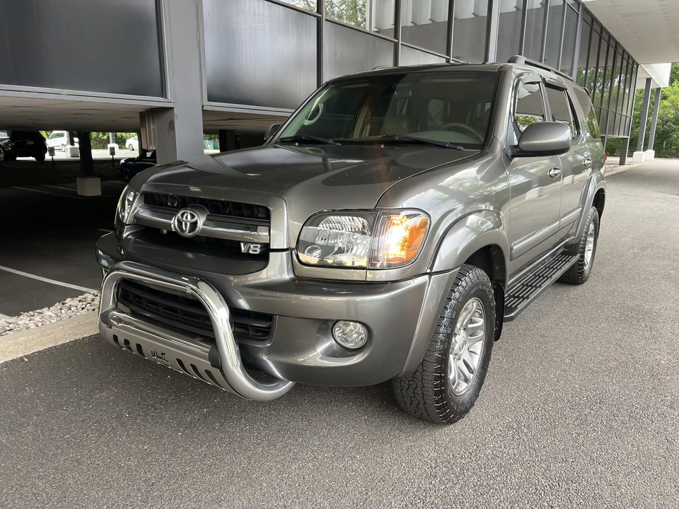 2005 Toyota Sequoia 1st Gen - Image 5 of 31