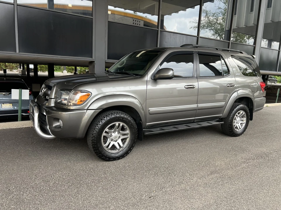 2005 Toyota Sequoia 1st Gen - Image 8 of 31