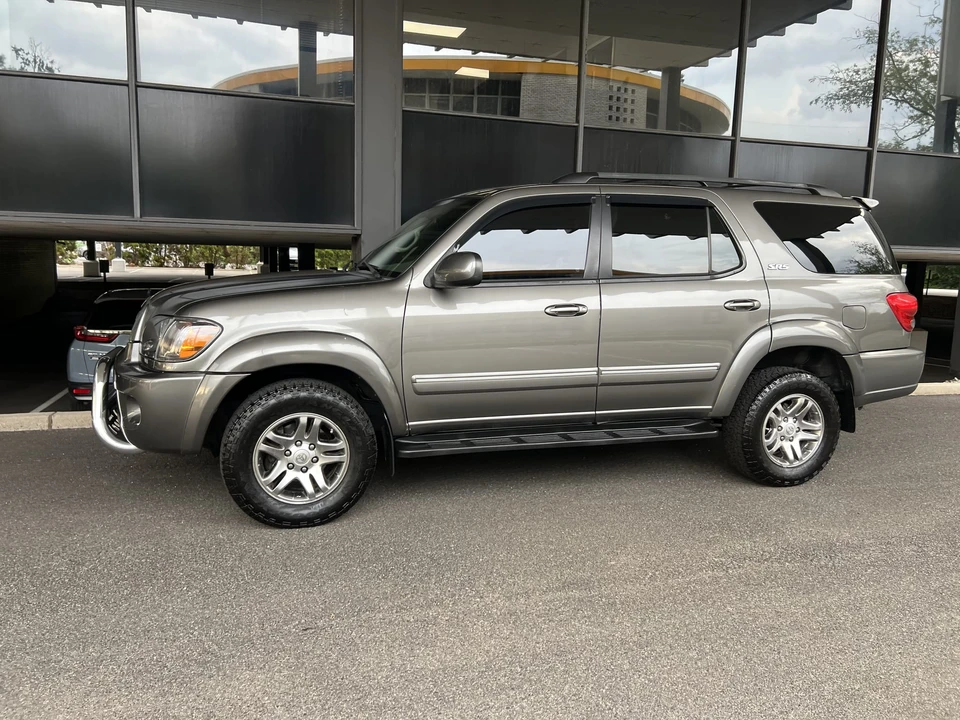 2005 Toyota Sequoia 1st Gen - Image 15 of 31