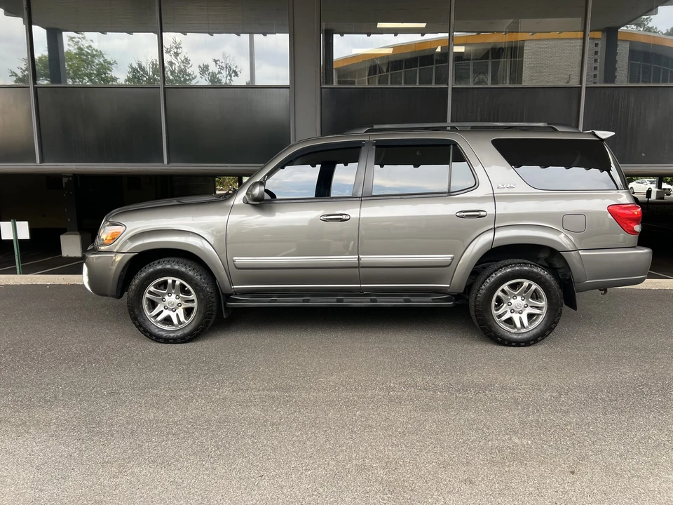 2005 Toyota Sequoia 1st Gen - Image 18 of 31