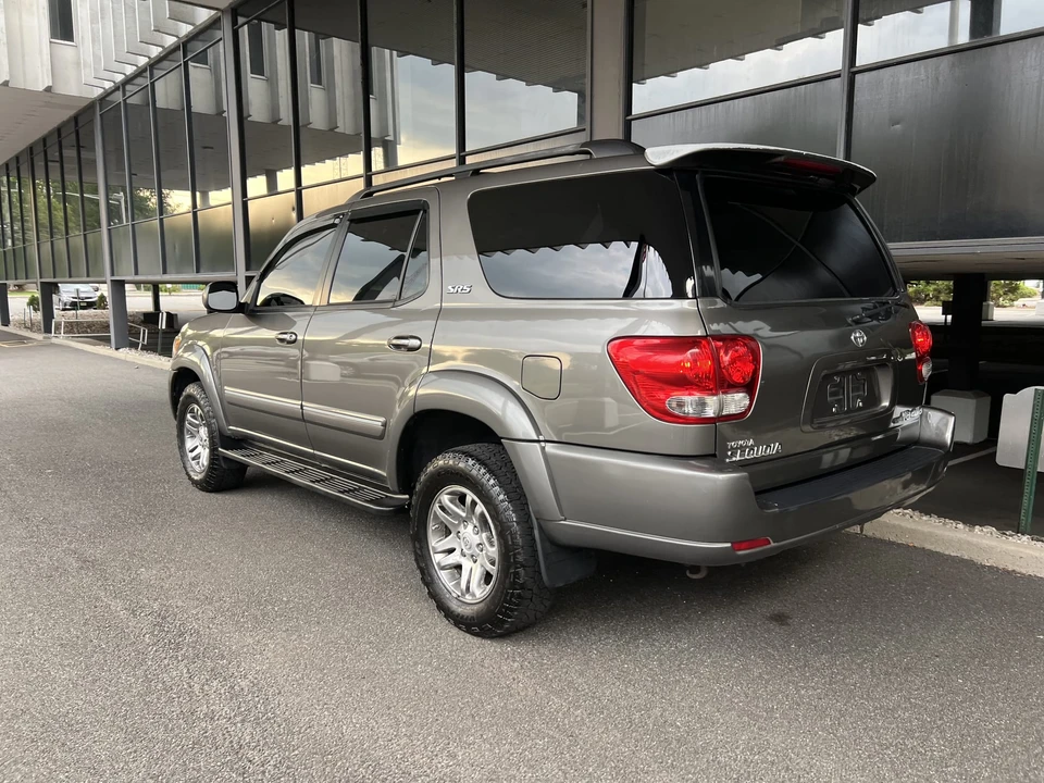 2005 Toyota Sequoia 1st Gen - Image 22 of 31