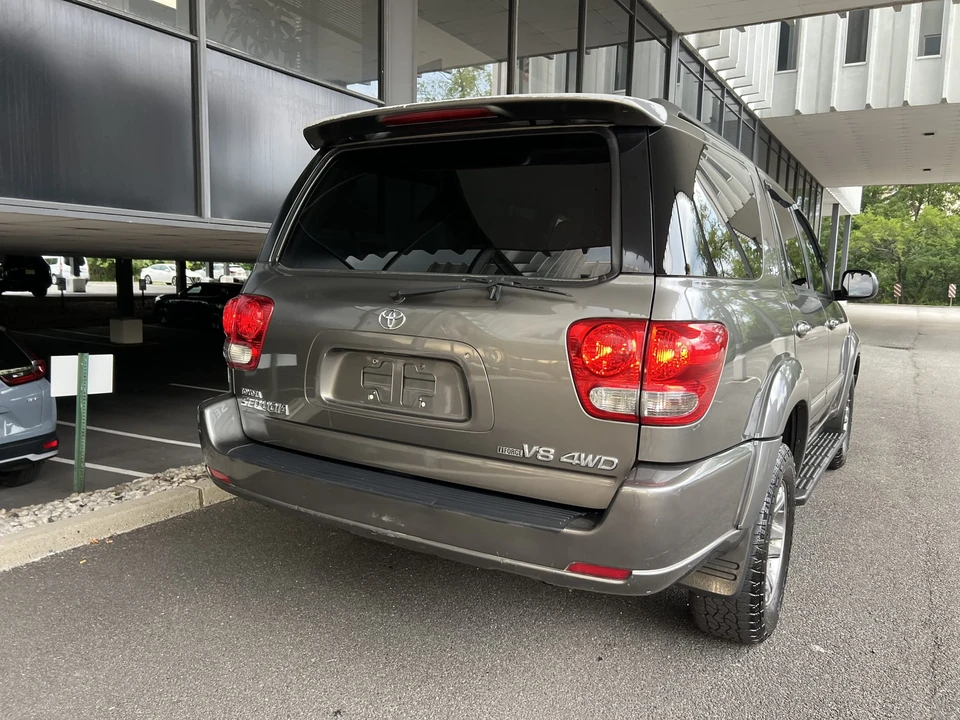 2005 Toyota Sequoia 1st Gen - Image 29 of 31