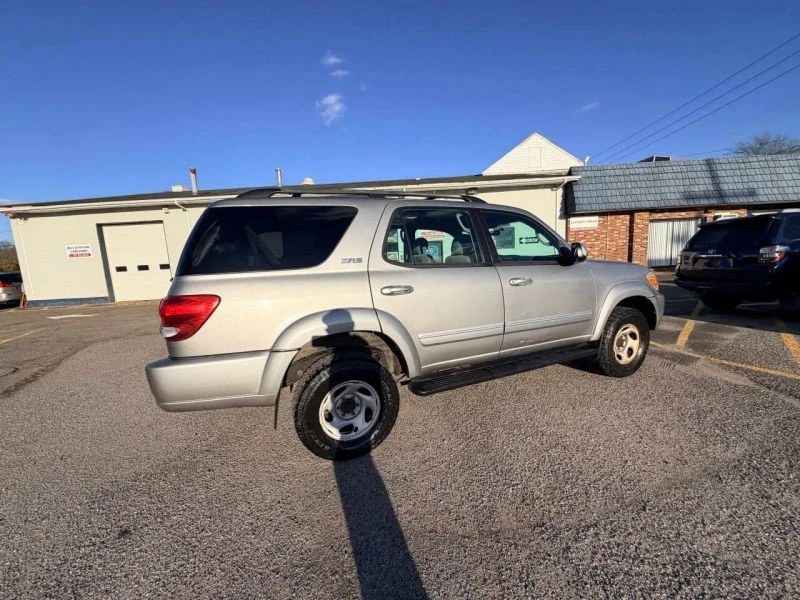 2005 Toyota Sequoia 1st Gen - Image 9 of 12