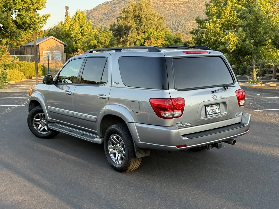 2005 Toyota Sequoia 1st Gen - Image 25 of 31