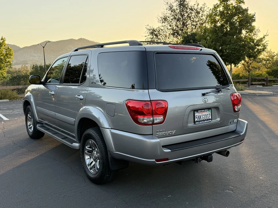 2005 Toyota Sequoia 1st Gen - Image 24 of 31
