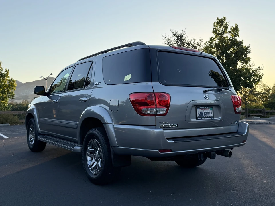 2005 Toyota Sequoia 1st Gen - Image 23 of 31