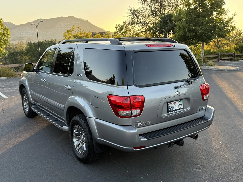 2005 Toyota Sequoia 1st Gen - Image 19 of 31