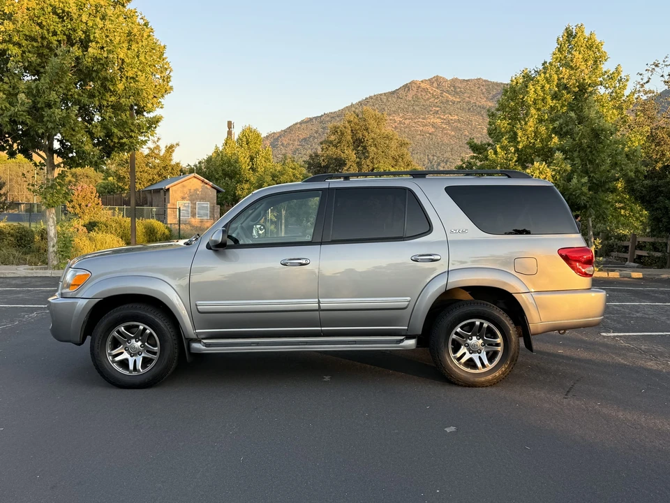 2005 Toyota Sequoia 1st Gen - Image 16 of 31