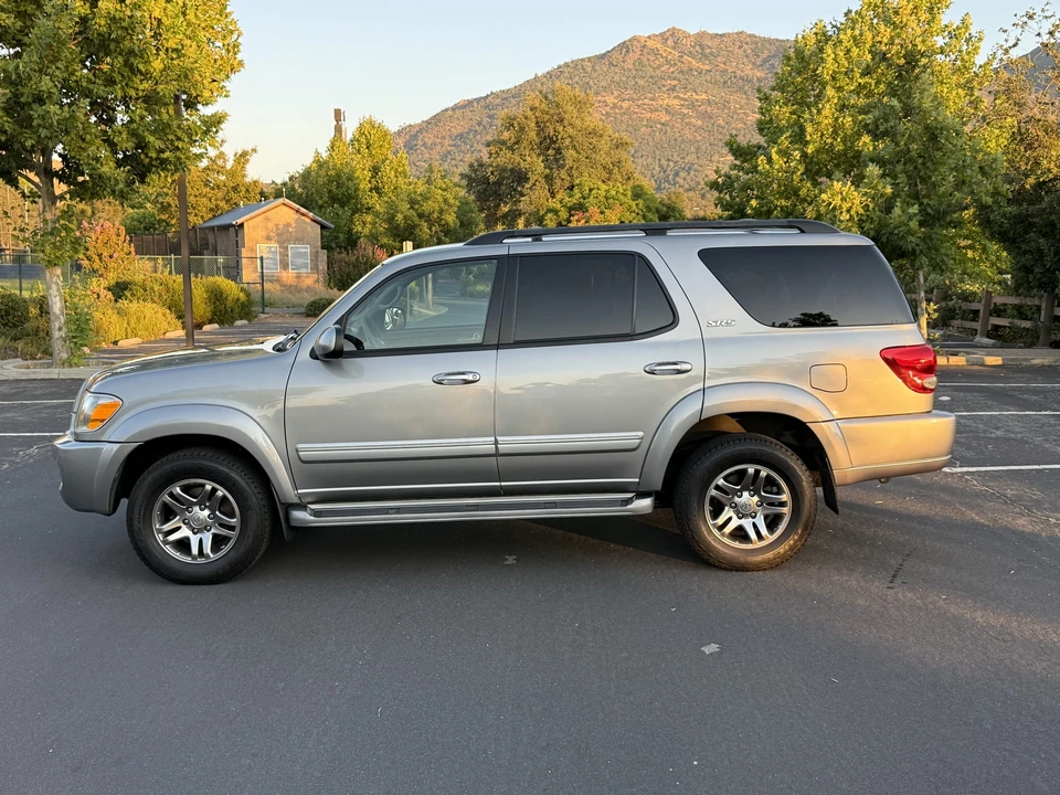 2005 Toyota Sequoia 1st Gen - Image 15 of 31