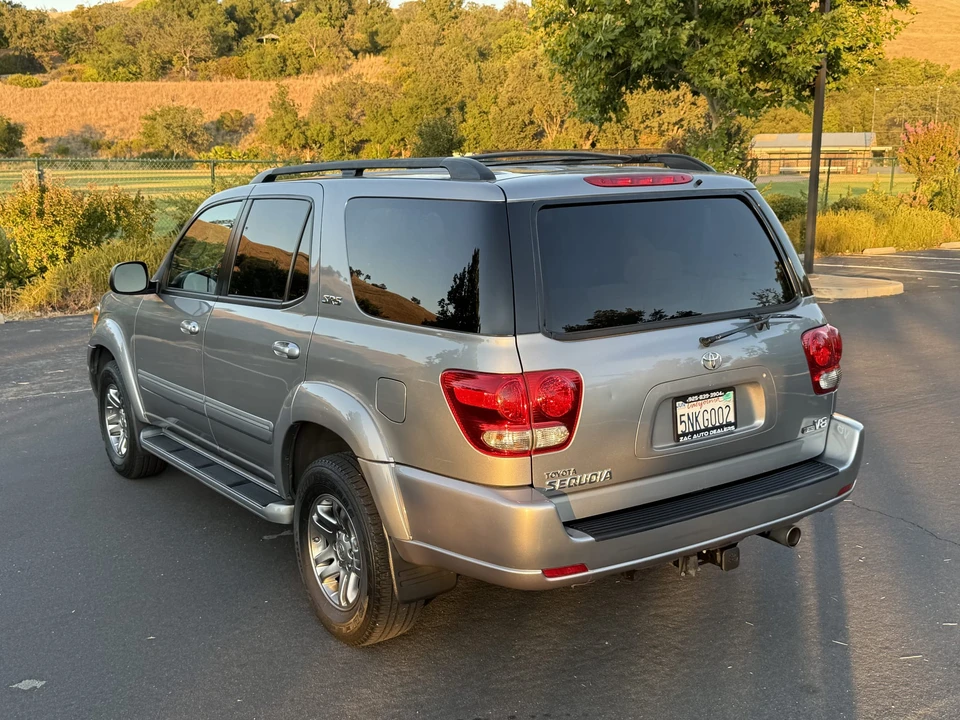 2005 Toyota Sequoia 1st Gen - Image 18 of 31